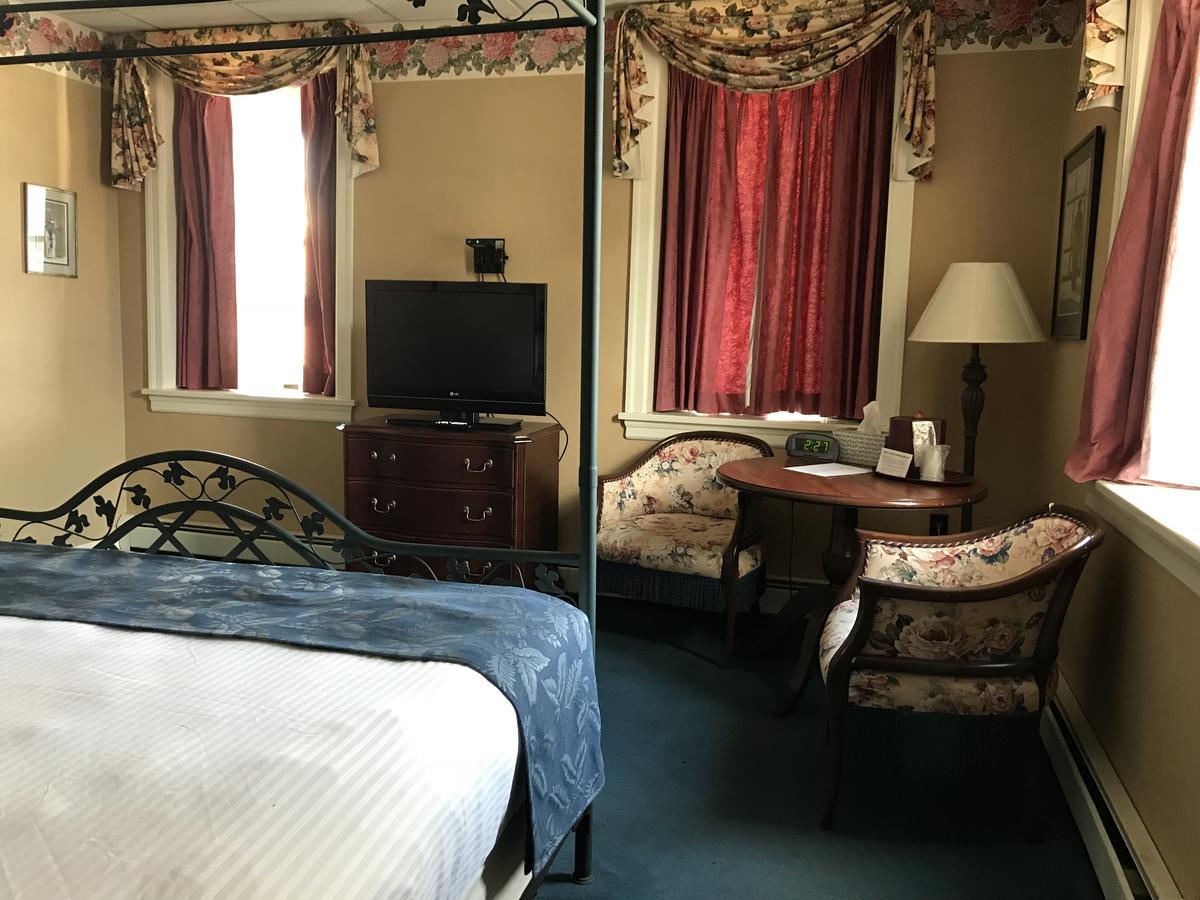 Waynebrook Inn Honey Brook Esterno foto