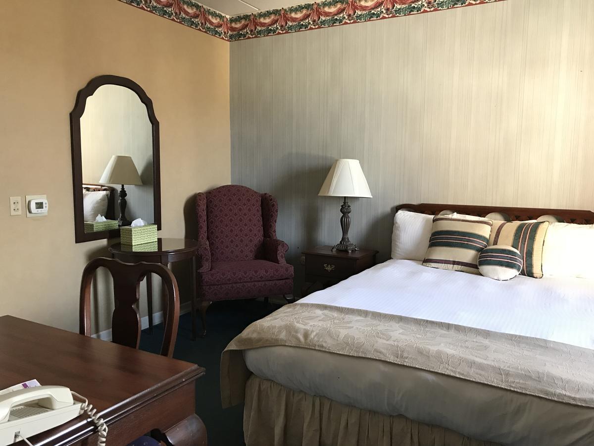 Waynebrook Inn Honey Brook Esterno foto