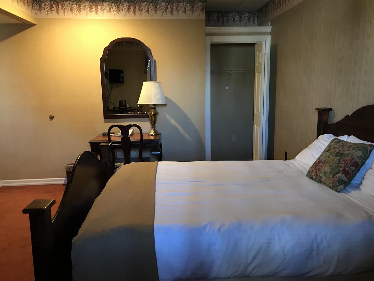 Waynebrook Inn Honey Brook Esterno foto