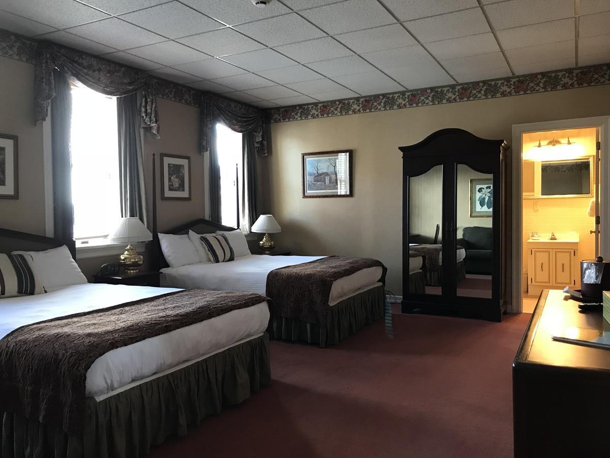 Waynebrook Inn Honey Brook Esterno foto