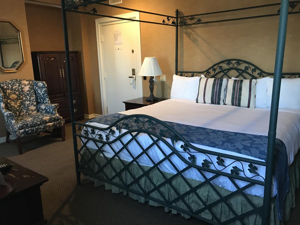 Waynebrook Inn Honey Brook Esterno foto