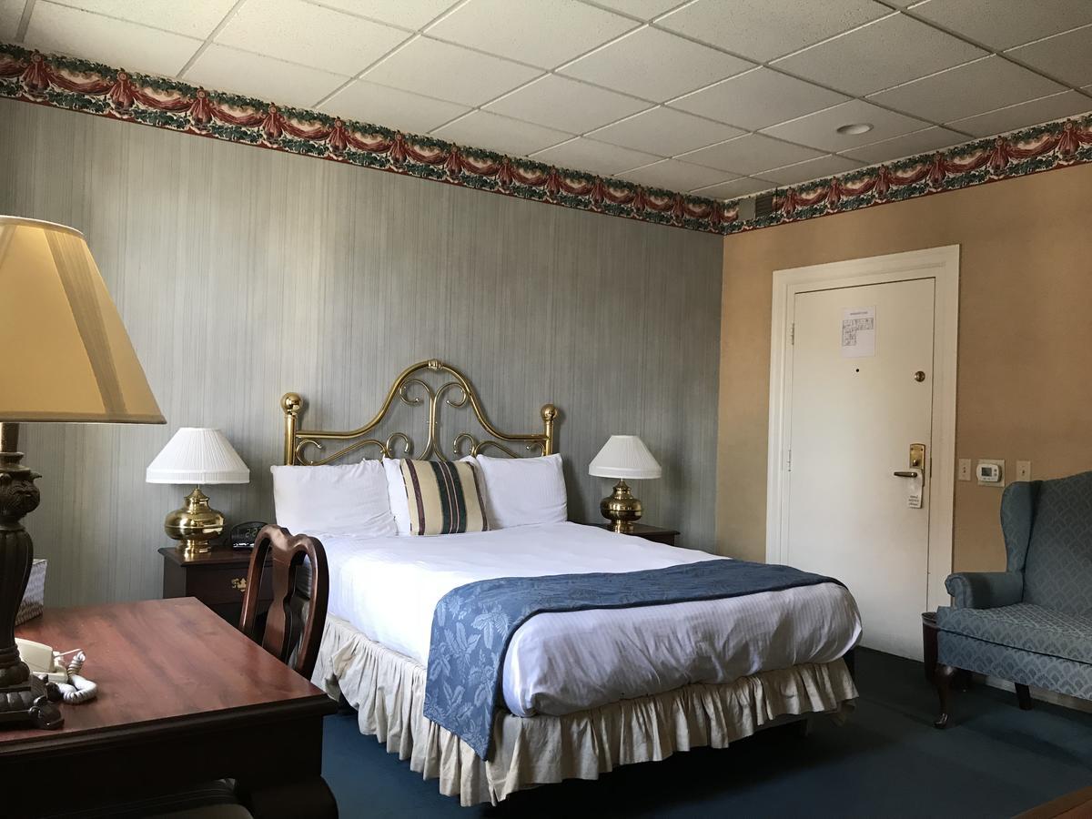 Waynebrook Inn Honey Brook Esterno foto