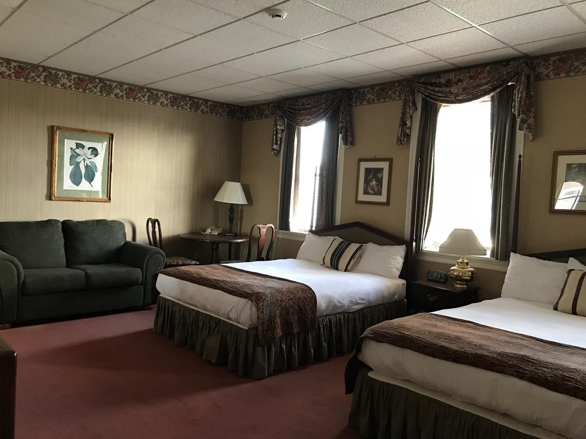 Waynebrook Inn Honey Brook Esterno foto