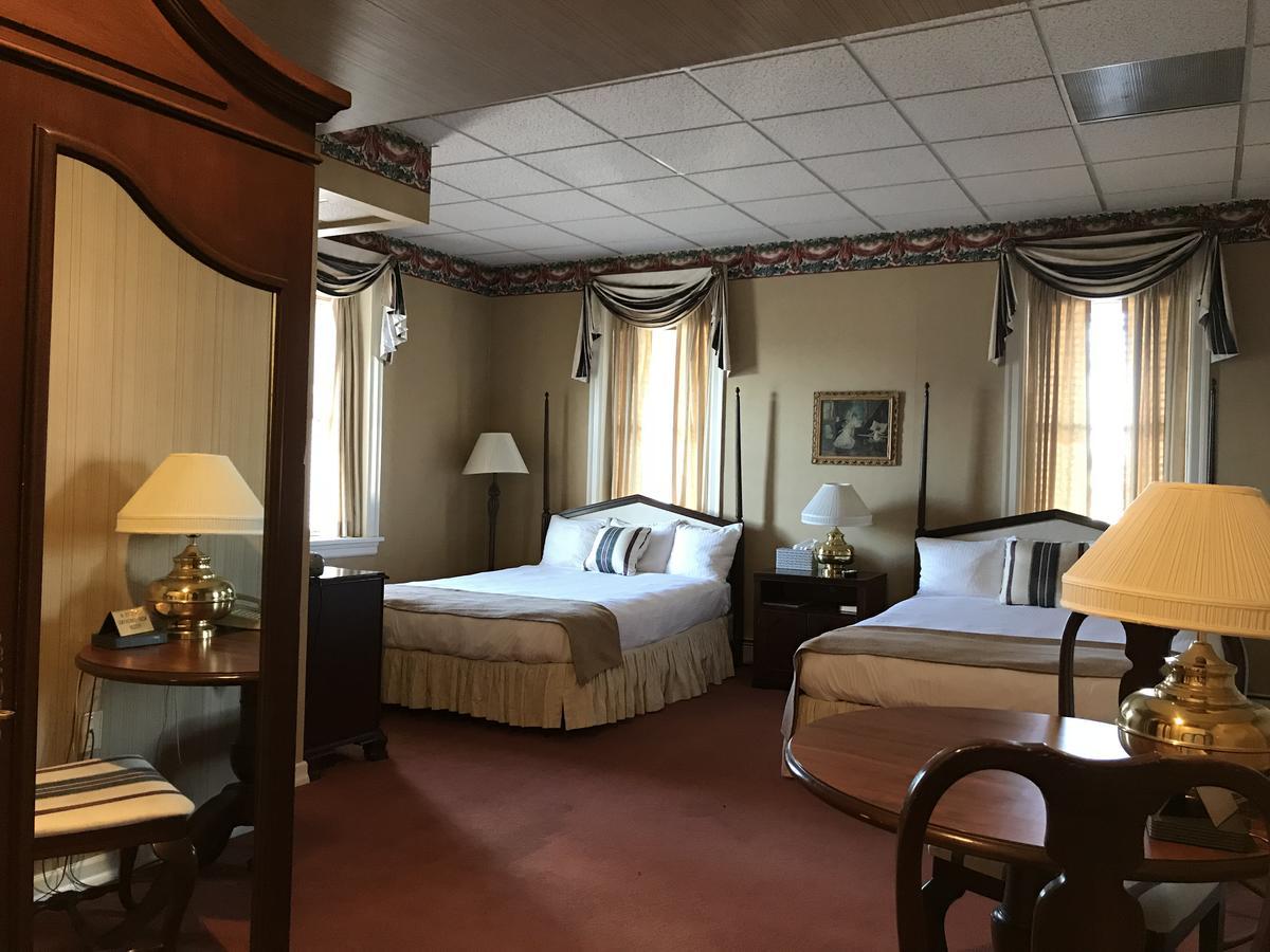 Waynebrook Inn Honey Brook Esterno foto