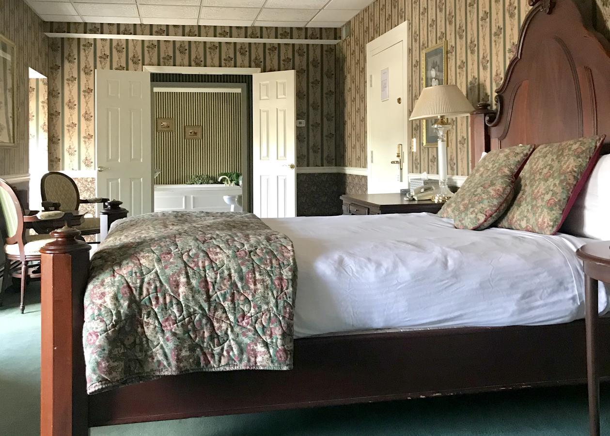Waynebrook Inn Honey Brook Esterno foto